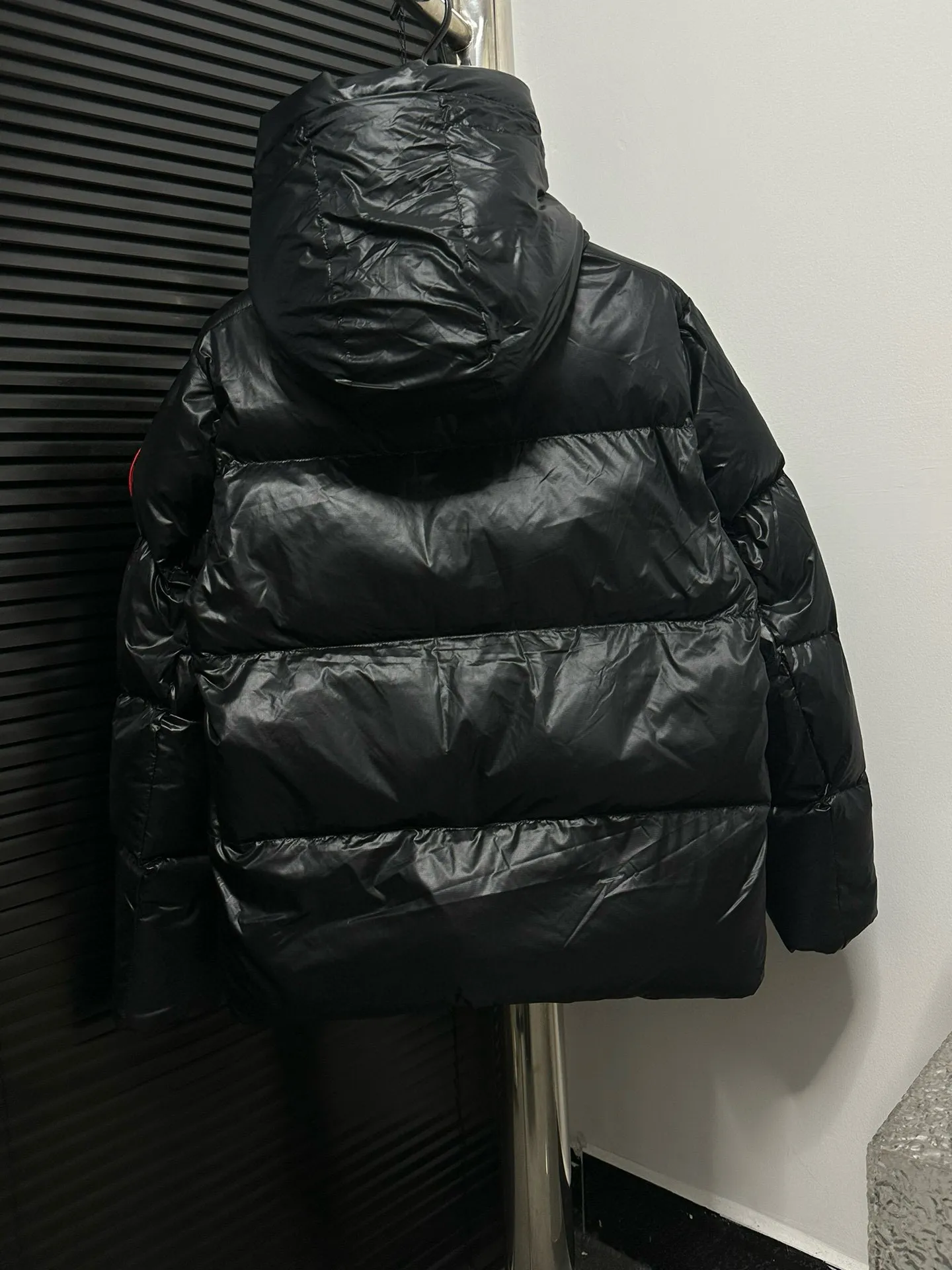 P780 [𝘾𝘼𝙉𝘼𝘿𝘼 𝙂𝙊𝙊𝙎𝙀] Canada Goose's limited new Crofton puff down jacket, top version, ceiling level Crofton soft loaf, 2024 latest style, cold protection effect up to level 4, using recycled Feather-Light tear-resistant fabric, ultra-light, no weight on the upper body at all! The unique black label highlights your temperament‼ ️ Canada Goose, a Canadian brand, has always been recognized as the warmest down jacket. Various Instagram celebrities, Internet celebrities, and celebrities often wear it for street photos. I make Canada Goose every year, but I still can't get rid of my love for it. No matter how cold the days are, there is no need to be afraid, because there is! Filled with 90% white duck down, it is the legendary warmest down jacket and is known as a must-have for Arctic outdoor sports! The most popular down jacket in the world, celebrities are rushing to buy it, it is a must-have!  Size: S~XXL